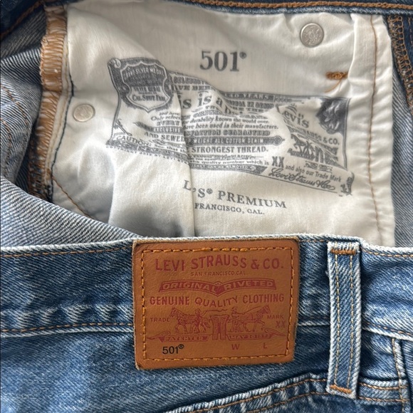 Levi's Blue Jean Shorts Distressed Cut-Off Style - Picture 6 of 6